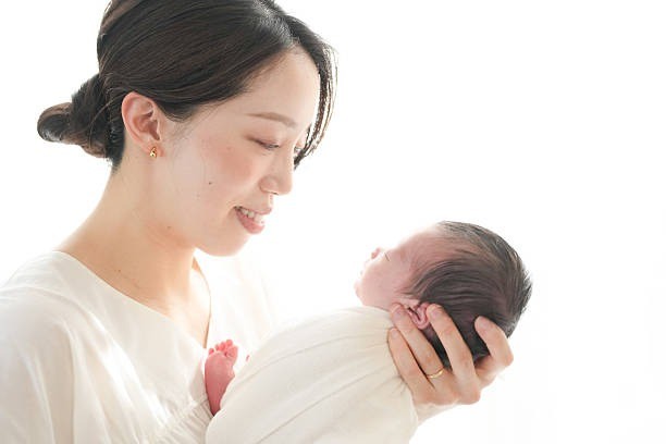 tanda bayi sehat, bayi tidak rewel, bayi tidur nyenyak, nafsu makan bayi, ciri bayi bugar, bayi aktif dan ceria, pola tidur bayi sehat, tips ibu baru, kesehatan bayi, parenting bayi baru lahir